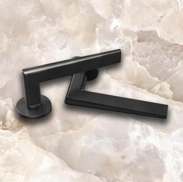 LR7032 Lever Handle on Round Rose